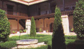 Patio del convento reale di Santa Clara (Astudillo, Palencia), fondato da María de Padilla. Secolo XIV