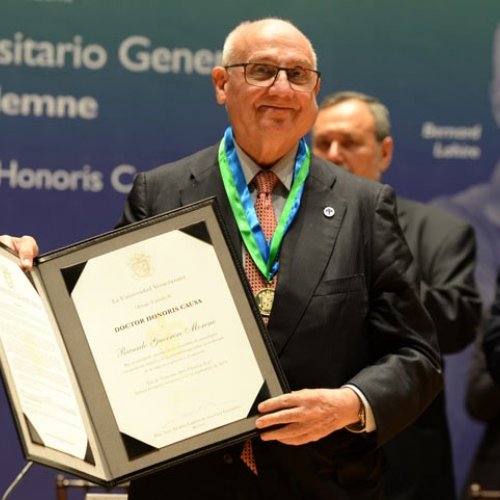 The microbiologist Ricard Guerrero, doctor honoris causa for the Veracruzana University