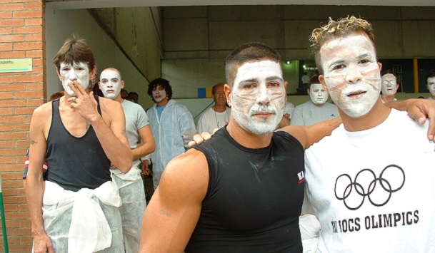 Actors de la cerimònia d'inauguració dels Jocs Olímpics Penitenciaris. Centre Penitenciari Brians 1, 2004