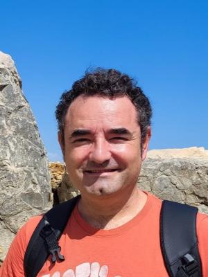 Dr. Javier López Cachero