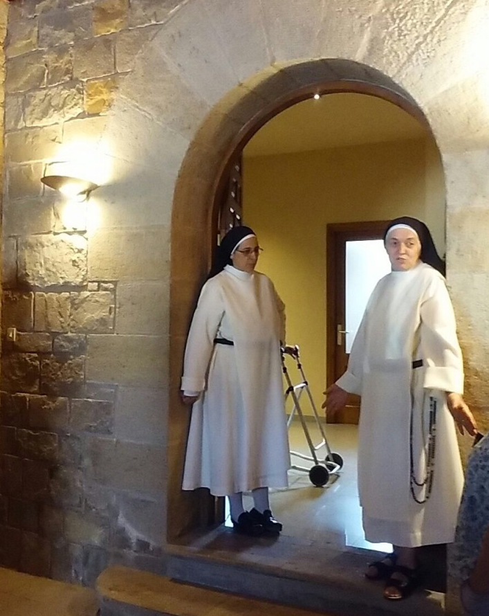 SISTER LUCIA AND THE PRIORESS AT THE DOOR