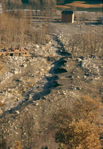 Efectes de les inundacions de la Noguera Pallaresa de 1982 a La Guingueta (Pallars Sobirà) - Foto JMVilaplana (2)