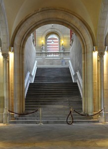 Escalera de honor desde el vestíbulo