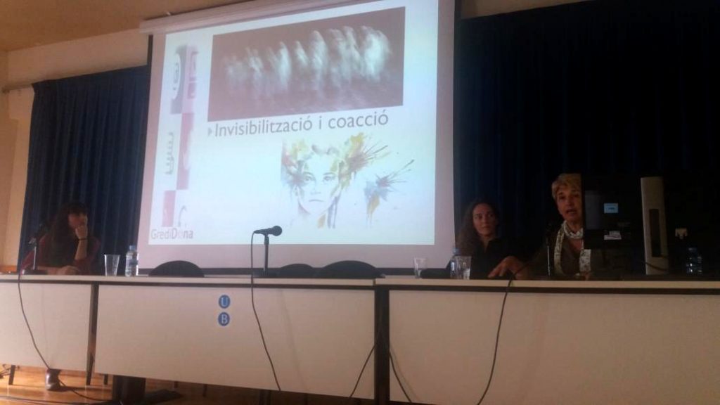 Mesa redonda "La Juventud ante las violencias de género 2.0", con Trinidad Donoso y Ruth Vilà.