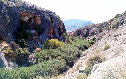 Vsta del Barranco de Los Grajos con los abrigos II y I