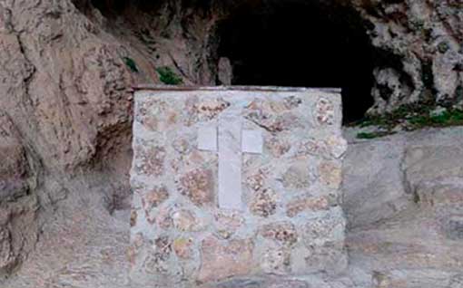 Altar moderno en el Rincón de las Cuevas