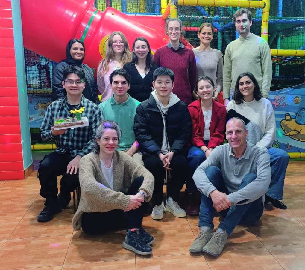 Photo of the 'Bacterial plant diseases and cell death' lab team in 2024