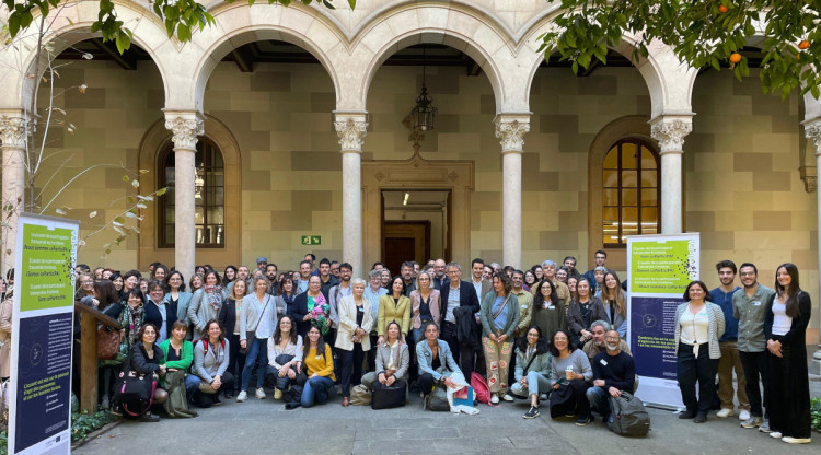Imagen de grupo en el acto de presentación