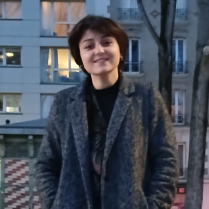 Fernanda Sciessere. Foto colorida de perfil. Grupo de Estudios de Reciprocidad. Universidad de<br />
Barcelona.