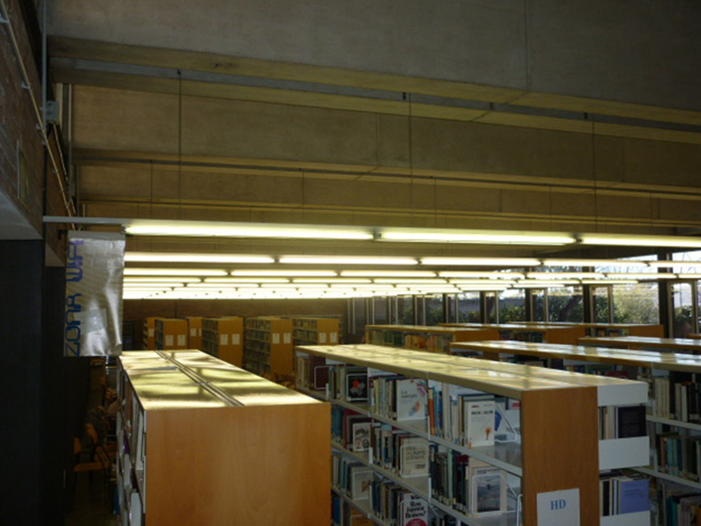 Reducció de fluorescents a la biblioteca de recerca de la Facultat d'Economia i Empresa