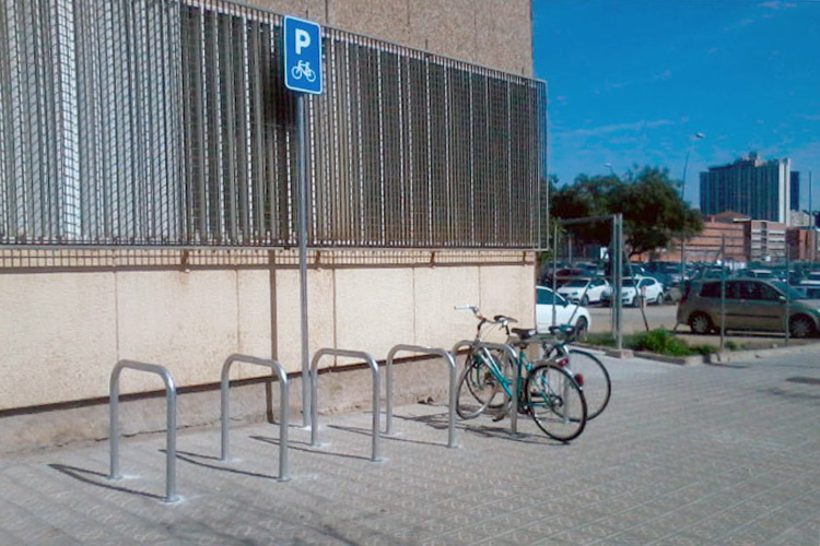 Parking bicycles, labour relations