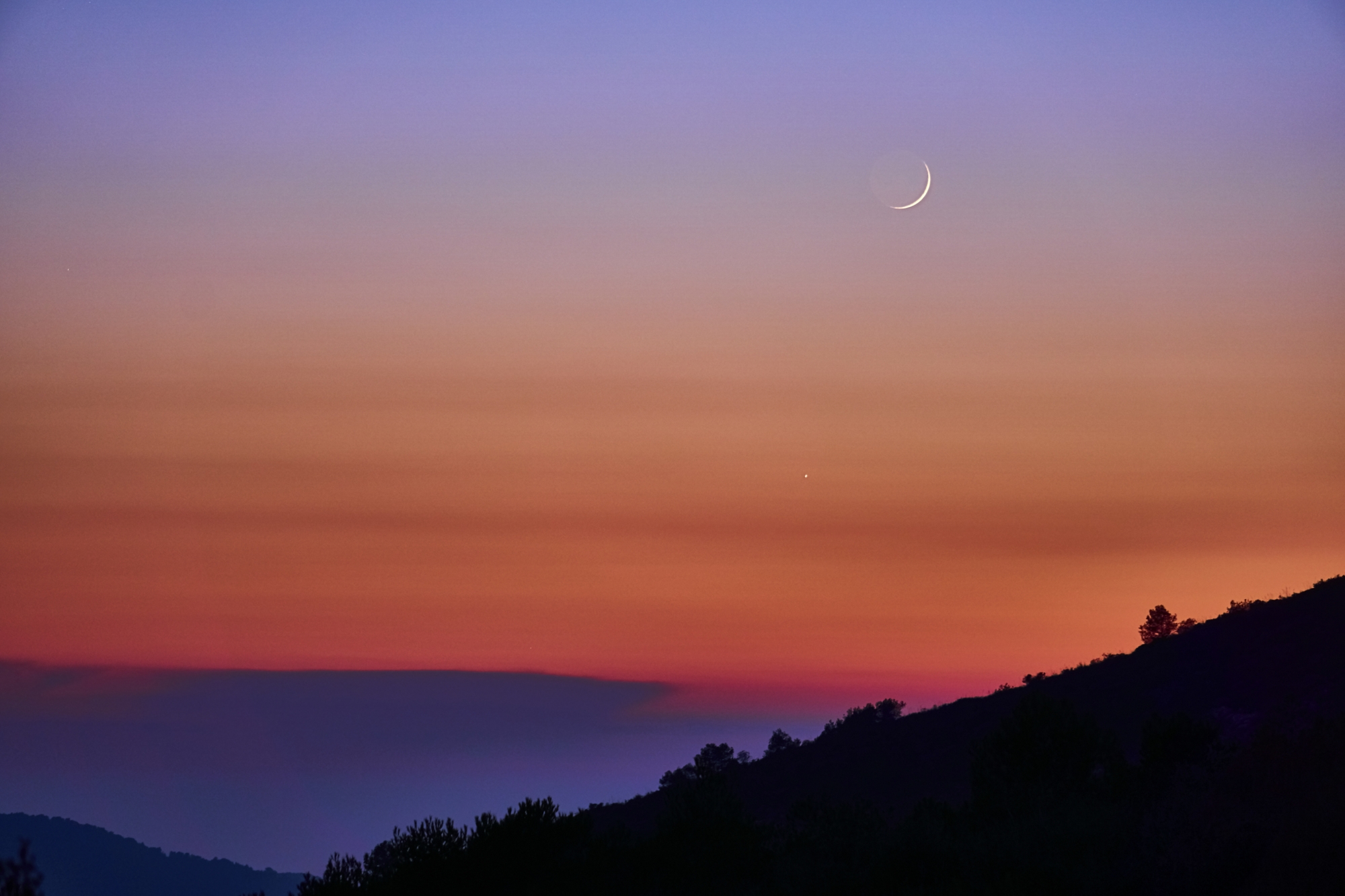 fotoNAT-UB 2019 - SELECCIONADA DE NATURA: Lluna i Venus en el crepuscle (Albert Francisco)
