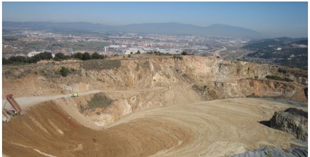 Imatge de l'explotació d'una mina a cel obert
