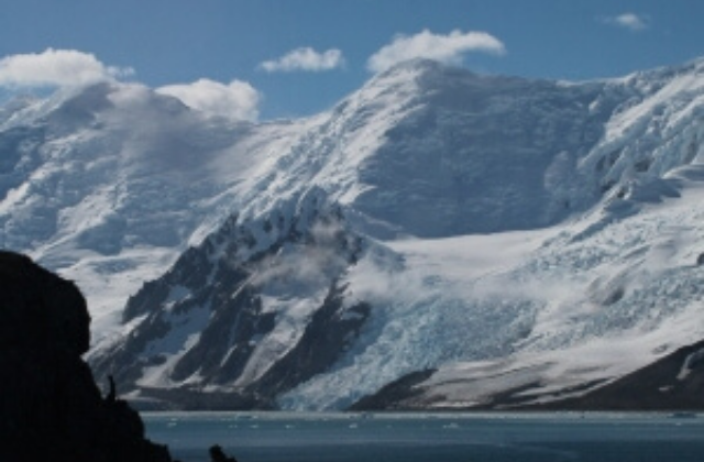 La capa de gel que cobreix l’Antàrtida és un dels millors registres existents per entendre com es va comportar el clima de la Terra en el passat. Foto: Marc Oliva.