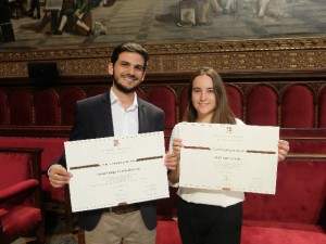 David Castells-Quintana and Maria Sánchez Vidal receive the UB Extraordinary Doctoral Prize. / GX